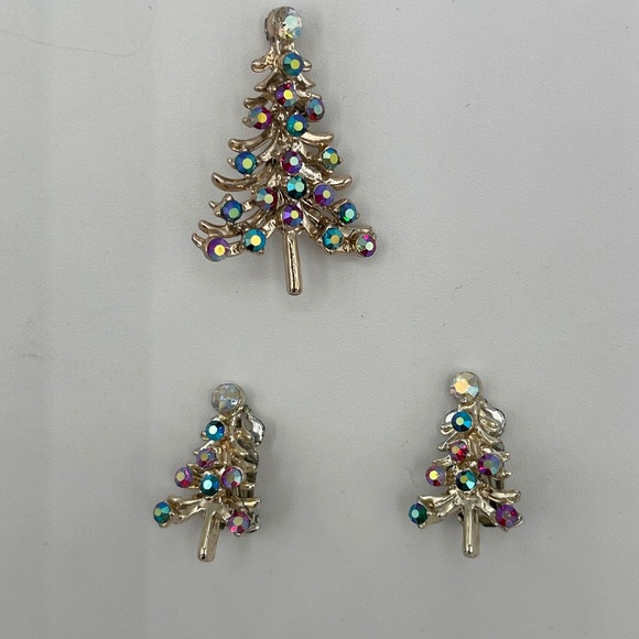 VTG Set Christmas Tree Brooch and Clip on Earrings Silver tone Multi Rhinestone - Picture 1 of 9